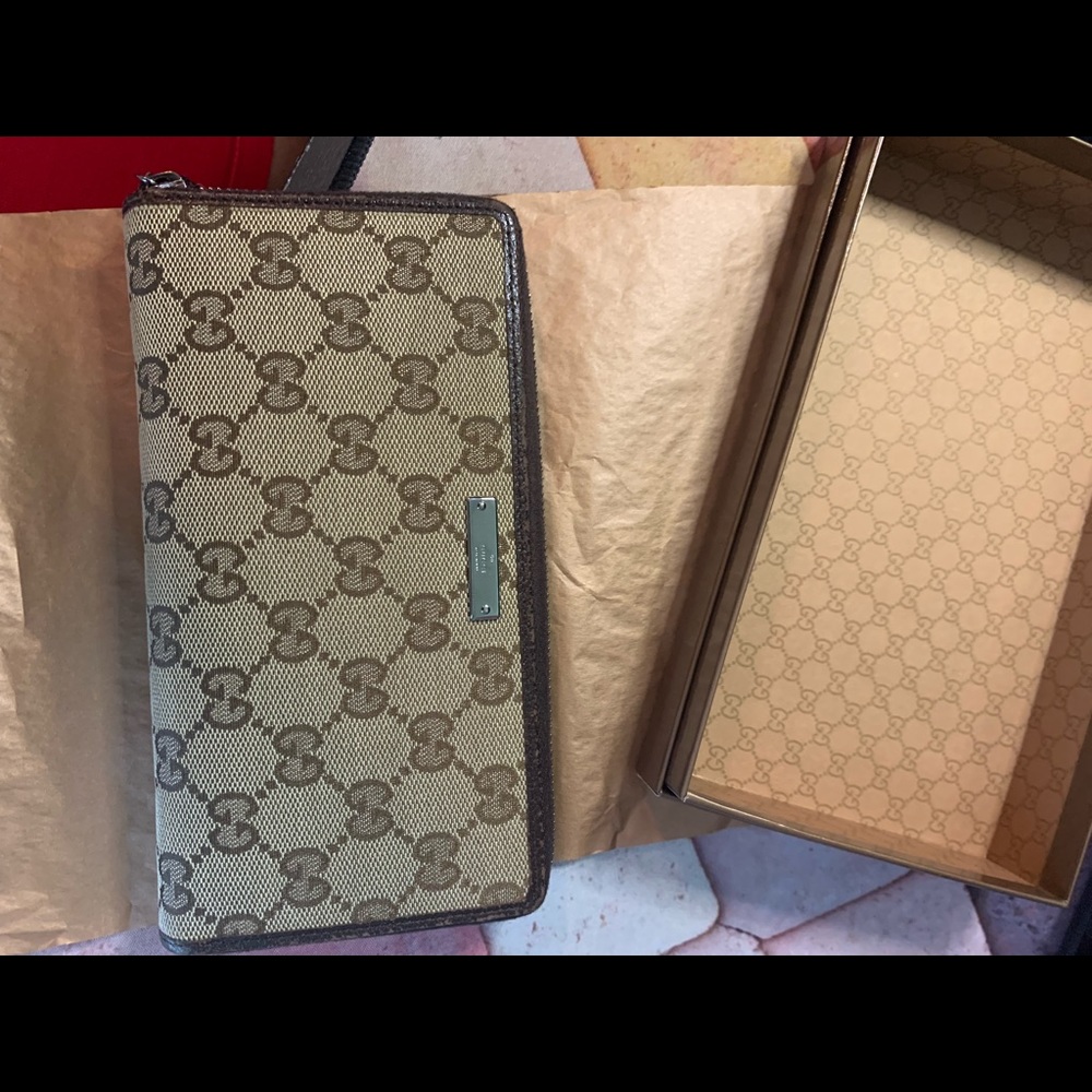 Authentic Gucci Wallet - Picture 10 of 13